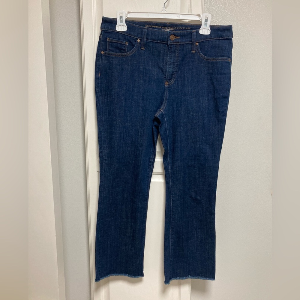 Chico’s Girlfriend So Slimming Kick Flare Jeans. Size 0.5 (sz. 6). Med/Dark Blue